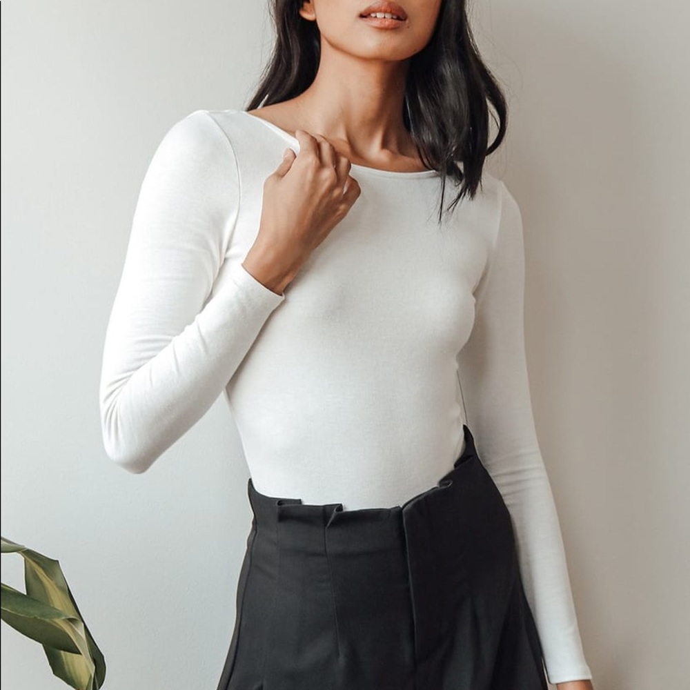 NWOT Lulu’s white long sleeve bodysuit